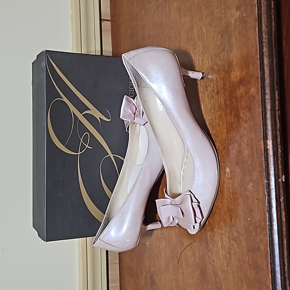 Women heels - Picture 2 of 3